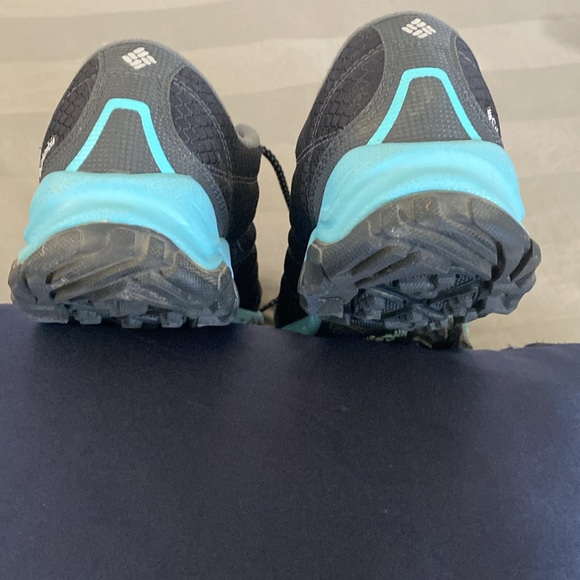 Columbia woman’s hiking shoe. 7.5 - Picture 5 of 6